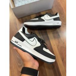 Tênis Nike Air Force Panda