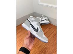 Tênis Air Jordan Dior - Cinza/Branco